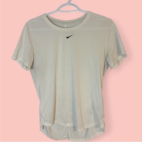 Nike Dri-Fit Shirt Bundle - Picture 3 of 4